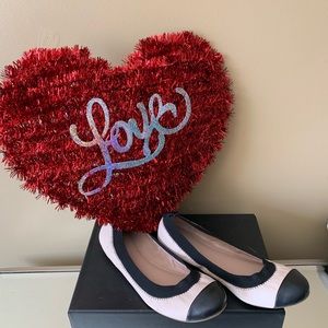 Banana Republic Flat